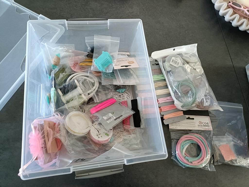 Grote partij kralen, touw en sieradenbenodigdheden, Hobby en Vrije tijd, Kralen en Sieraden maken, Ophalen, Zo goed als nieuw