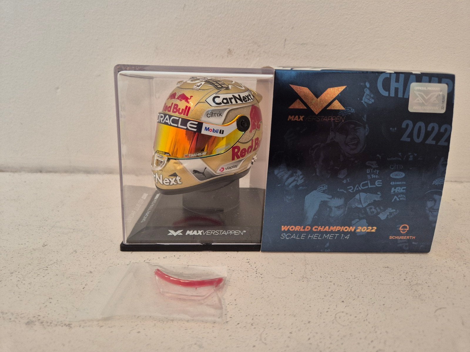 MAX VERSTAPPEN 1:4 WORLD CHAMPION HELM 2022 REDBULL F1, Ophalen, Nieuw, Formule 1