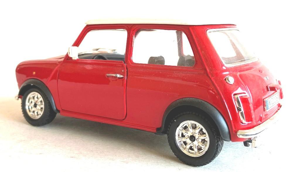 Mini Cooper rood / wit dak Bburago schaal 1:24., Hobby en Vrije tijd, Modelauto's | 1:24, Gebruikt, Auto, Bburago, Ophalen of Verzenden
