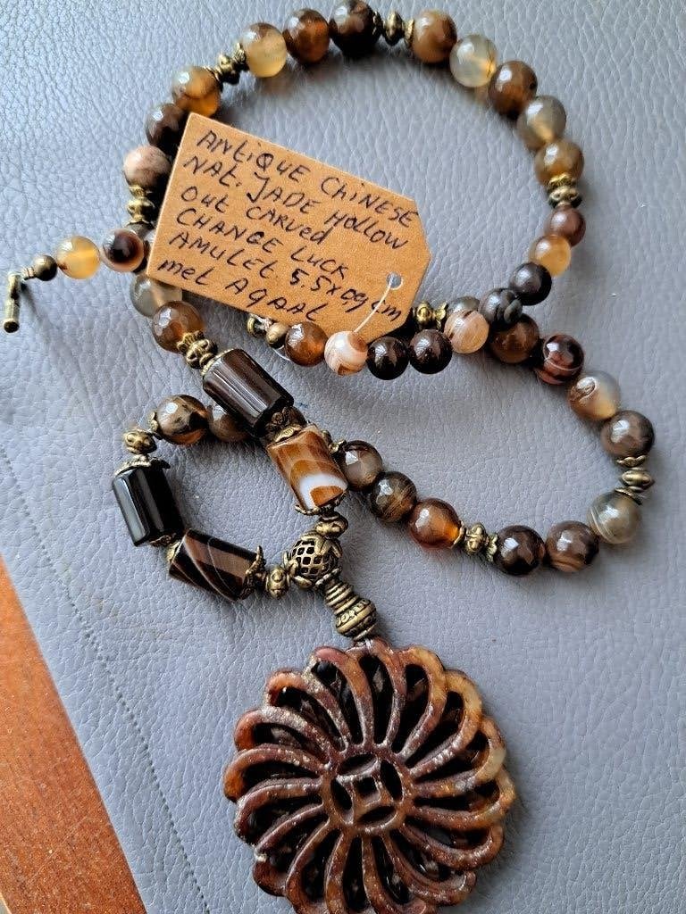 291 Ketting met antique Chinese Chance Luck amulet 55x9mm, Sieraden, Tassen en Uiterlijk, Antieke sieraden, Ophalen of Verzenden