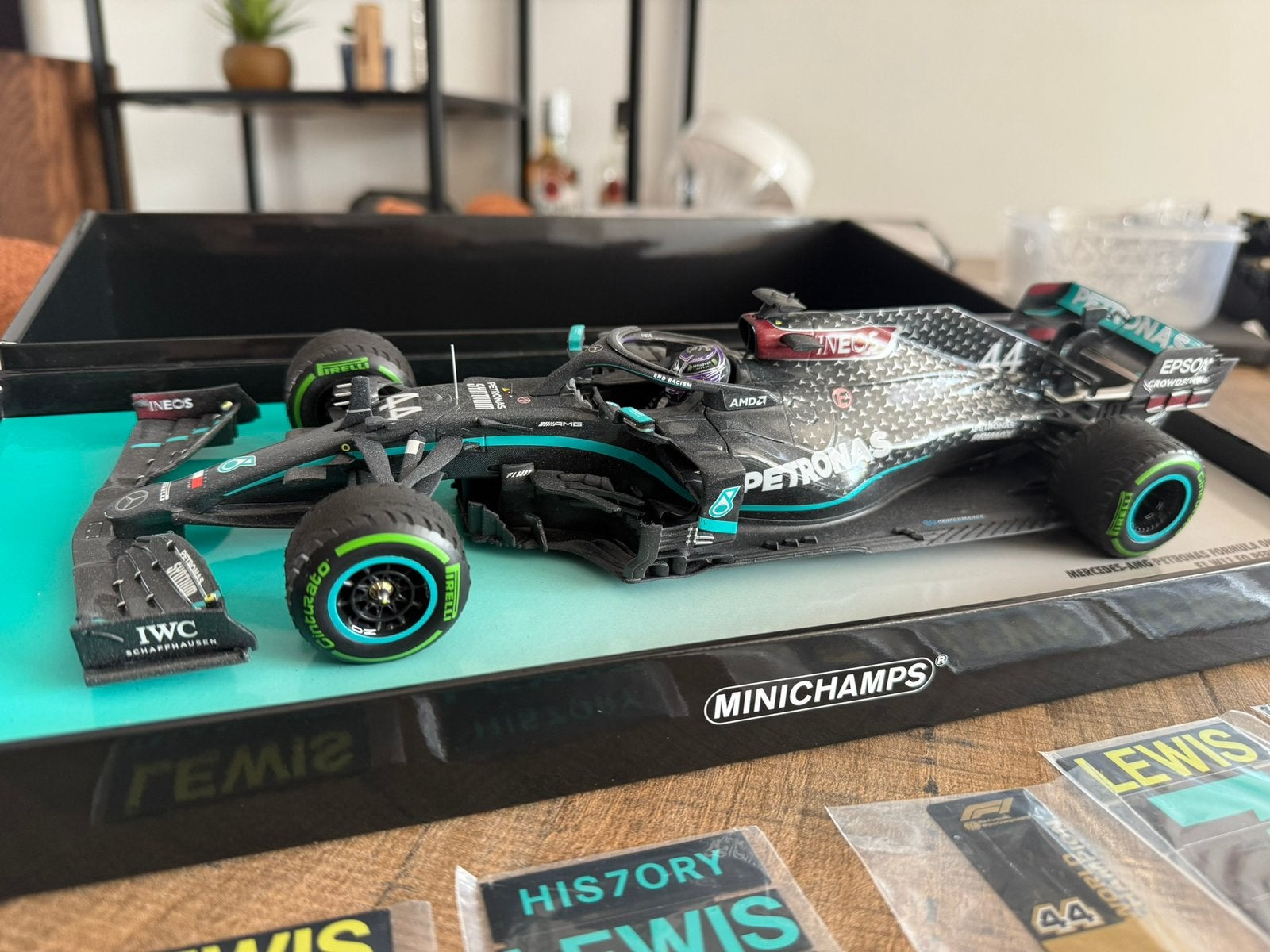 Mercedes F1 W11 Lewis Hamilton 2020 7x World Champion 1/333, Ophalen of Verzenden, Zo goed als nieuw, Auto, MiniChamps