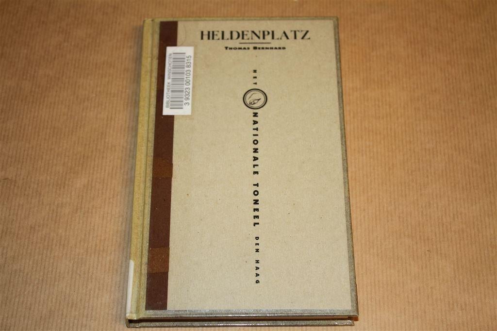Heldenplatz - Thomas Bernhard, Ophalen of Verzenden, Gelezen