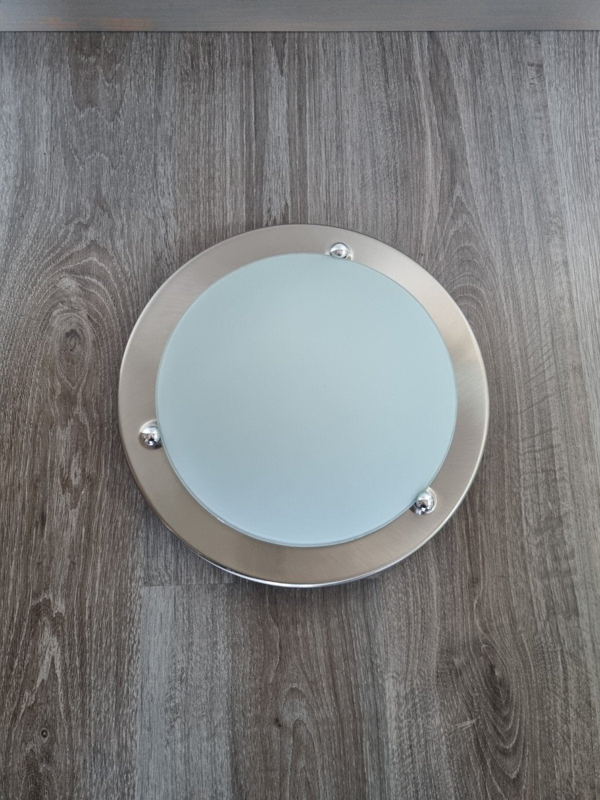 Grote ronde plafondlamp met matglazen kap, Zilver, Ophalen of Verzenden, Zo goed als nieuw, Plafondlamp