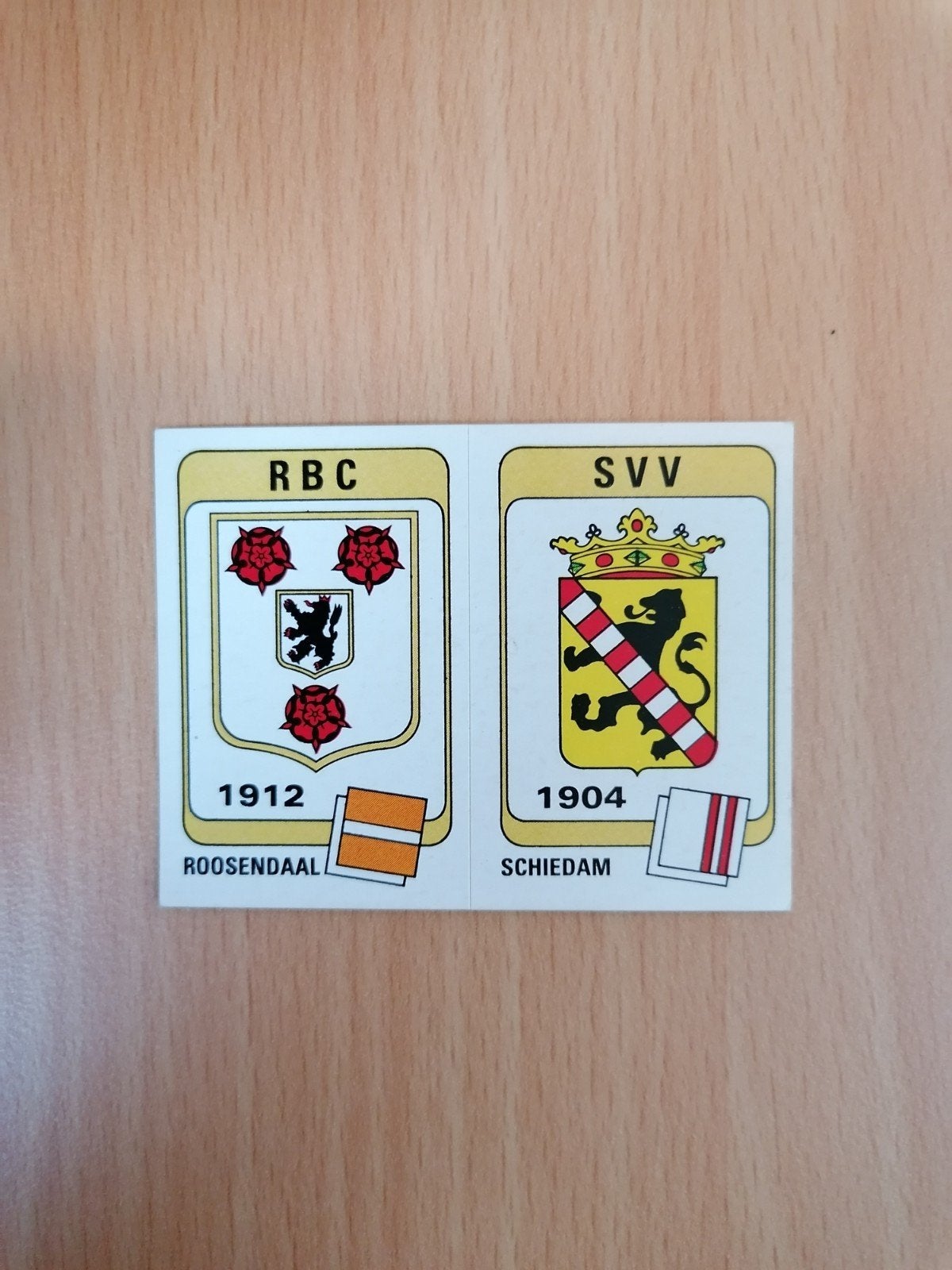Panini Voetbal 84 #326 RBC en SVV embleem., Ophalen of Verzenden, Zo goed als nieuw, Plaatje