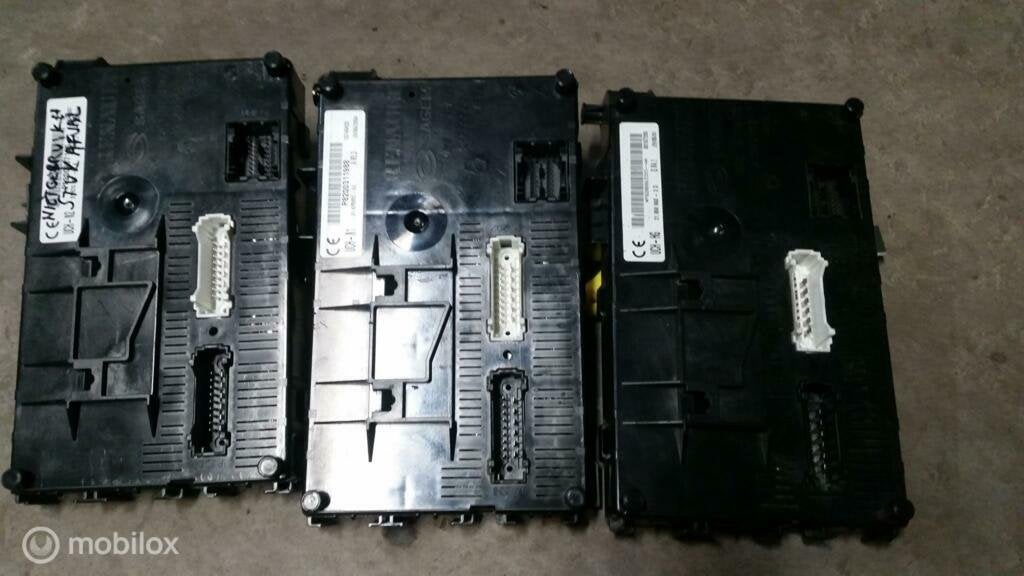 Zekeringskast Renault Clio II 8200207134a 8200234046  uch-n3, Renault, Ophalen of Verzenden, Renault