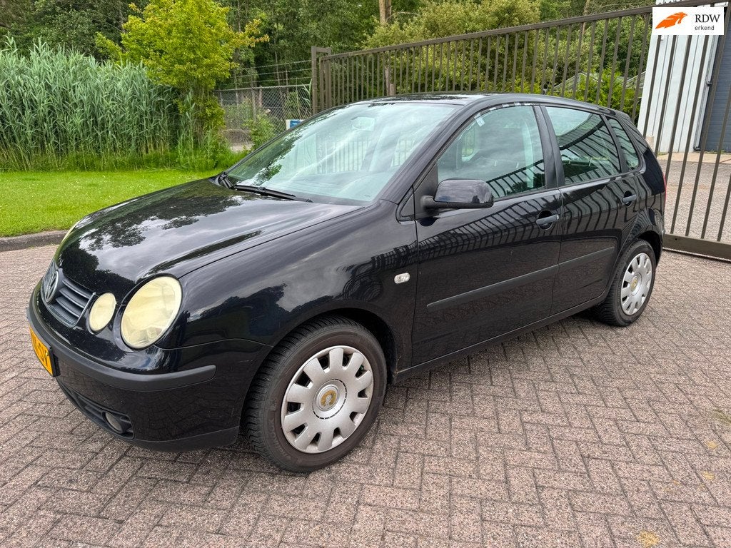 Volkswagen Polo 1.4-16V/5DEURS/CRUISE/AIRCO/AUDIO/TREKHAAK, Auto's, Voorwielaandrijving, Metallic lak, 4 cilinders, Zwart
