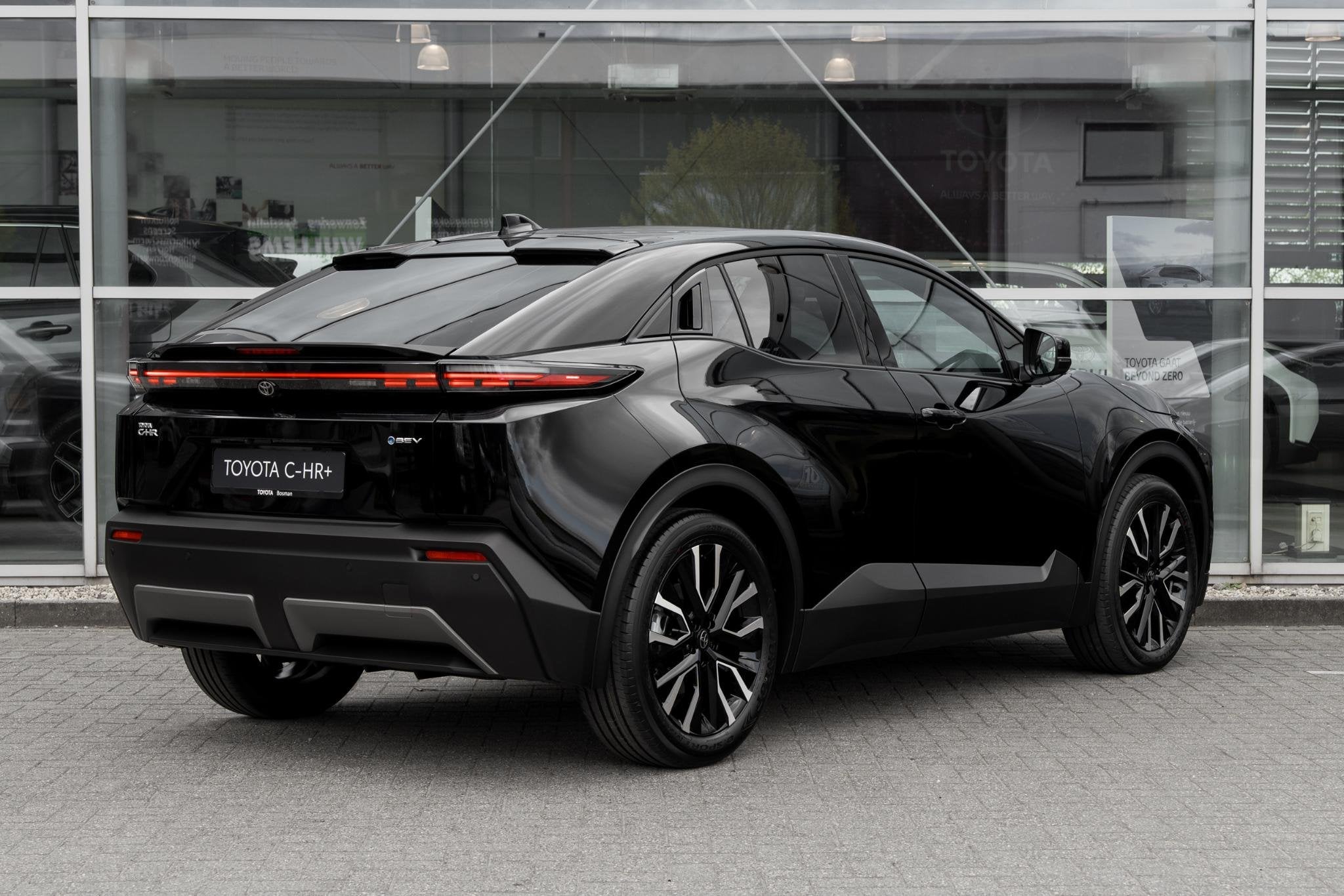 Toyota C-HR+ First Edition 77 kWh, Gebruikt, 607 km, Leder en Stof, Zwart
