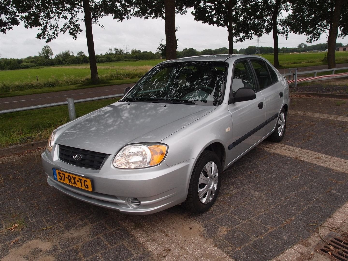 Hyundai Accent 1.3 5DRS Young Airco - Nette auto -, Auto's, Hyundai, Accent, ABS, Airbags, Airconditioning, Boordcomputer, Centrale vergrendeling