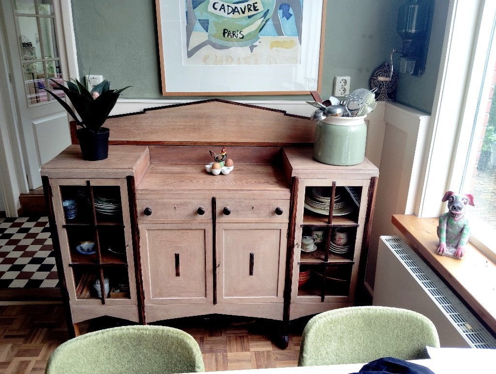 Amsterdamse school dressoir. Leuk voor nostalgische keuken, Ophalen
