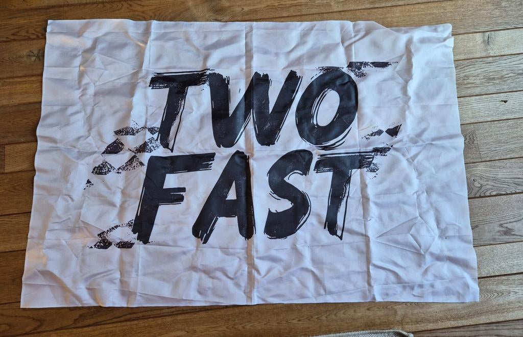 Spandoek "Two Fast" - Tweede Verjaardag Decoratie, Ophalen, Zo goed als nieuw, Versiering, Verjaardag