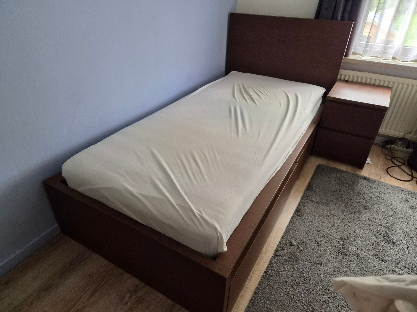 Ikea bed 90x200 + nachtkastje Malm, Ophalen, 90 cm, Eenpersoons, Bruin