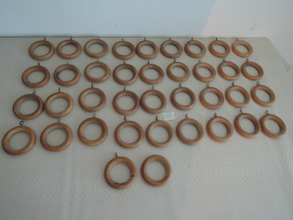 38 houten gordijnringen met oogje, Ophalen of Verzenden, Zo goed als nieuw