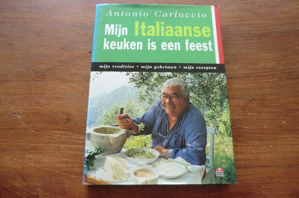 boek- Antonio Carluccio -Mijn Italiaanse keuken is een feest, Ophalen of Verzenden, Gelezen, Italië