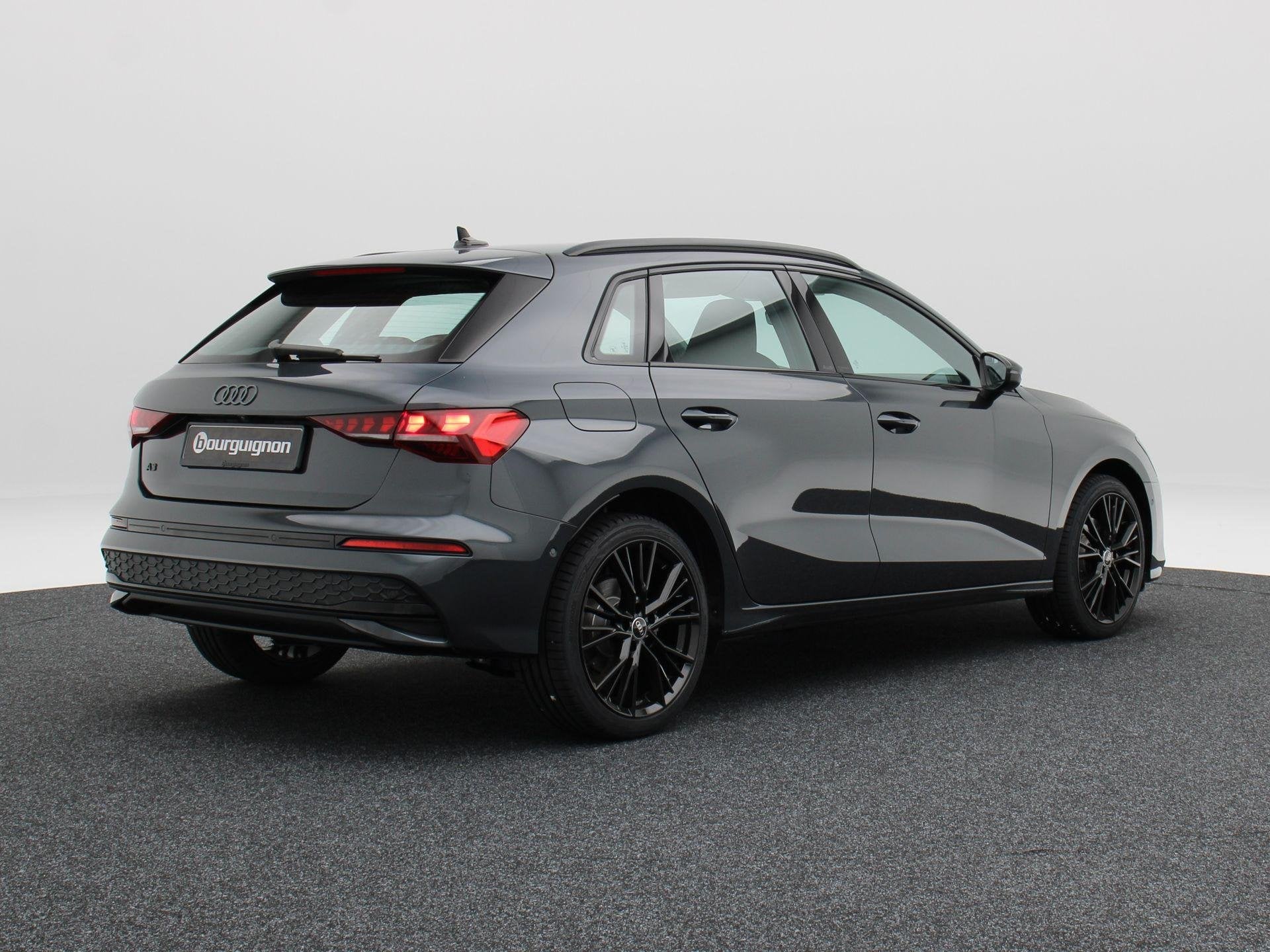Audi A3 Sportback Advanced edition 40 TFSI e | 204 PK | Zwar, Stof, 1498 cc, 4 cilinders, 150 pk
