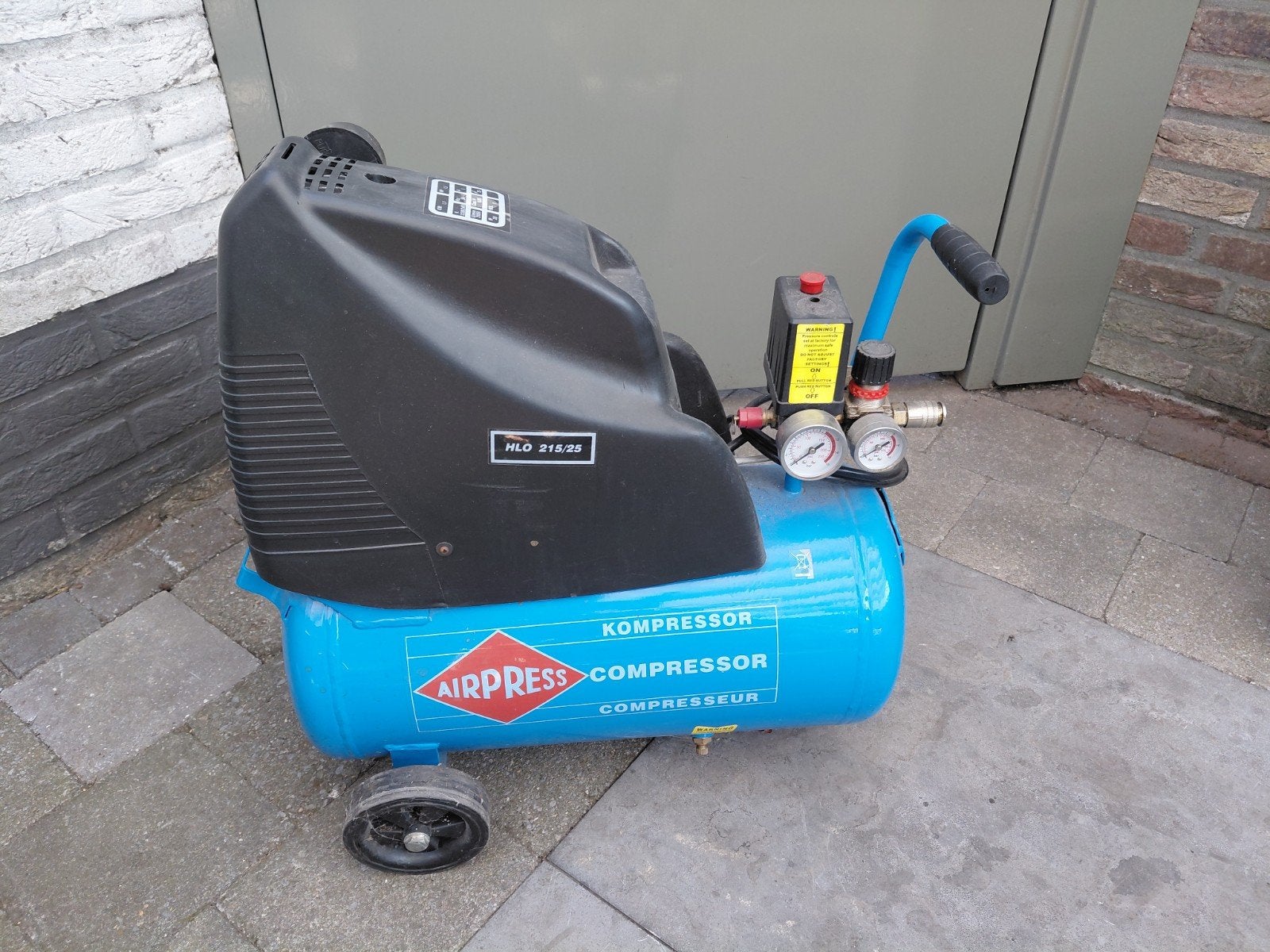 Compressor, Doe-het-zelf en Verbouw, Compressors, Minder dan 25 liter, Ophalen, Zo goed als nieuw, Minder dan 200 liter/min
