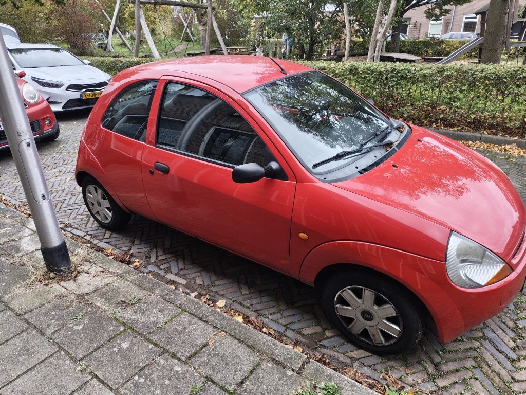 Ford Ka 1.3 I 44KW 2008 Rood, Auto's, Voorwielaandrijving, 1299 cc, Stof, 31 €/maand