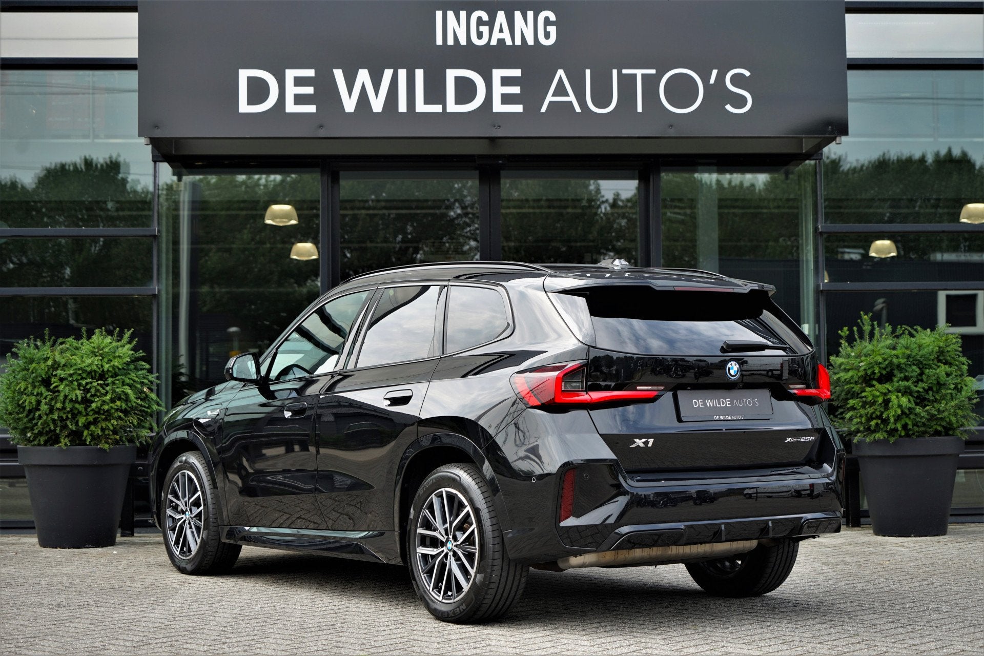 BMW X1 xDrive25e M-sport Pano Memory Harman/Kardon Camera Ma, Dealer onderhouden, Gebruikt, Zwart, Automatische klimaatregeling
