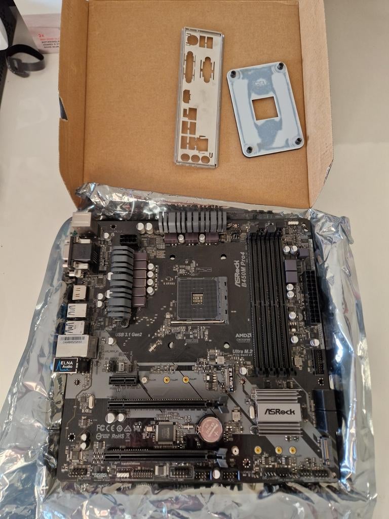ASRock B450M Pro4 Moederbord - AMD AM4 mATX, DDR4, AM4, Ophalen of Verzenden, Zo goed als nieuw