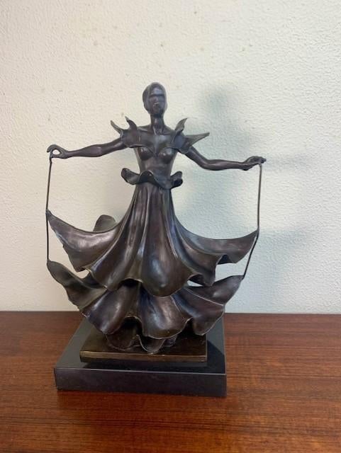 Bronzen Beeld Sculptuur Dalinian Dancer Salvador Dali, Antiek en Kunst, Kunst | Beelden en Houtsnijwerken, Handgemaakt, Ophalen of Verzenden