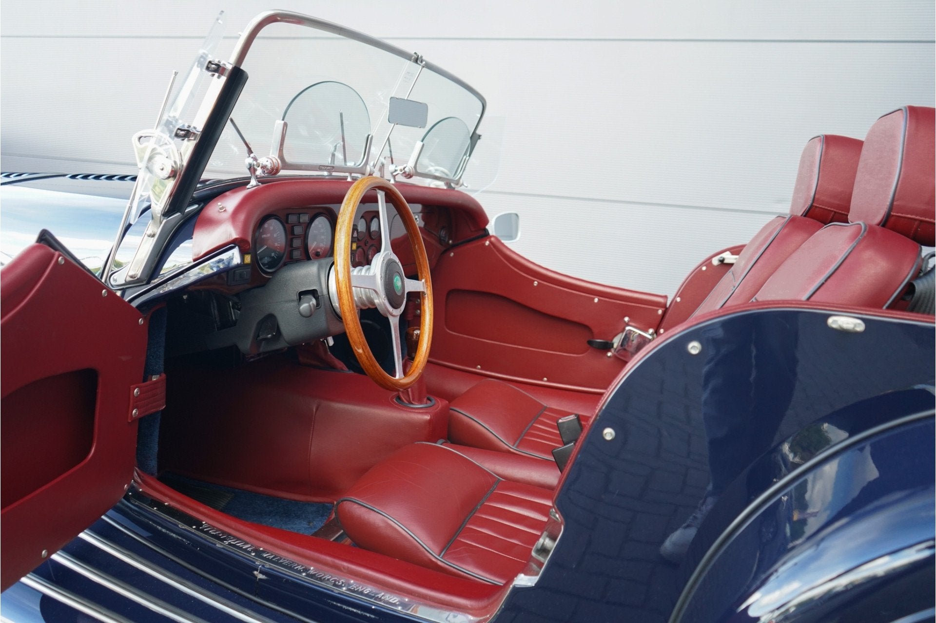 Morgan Plus 3.9 V8 2-seater Orgineel Nederlands (bj 2001), Auto's, Achterwielaandrijving, 190 pk, Cabriolet, Blauw