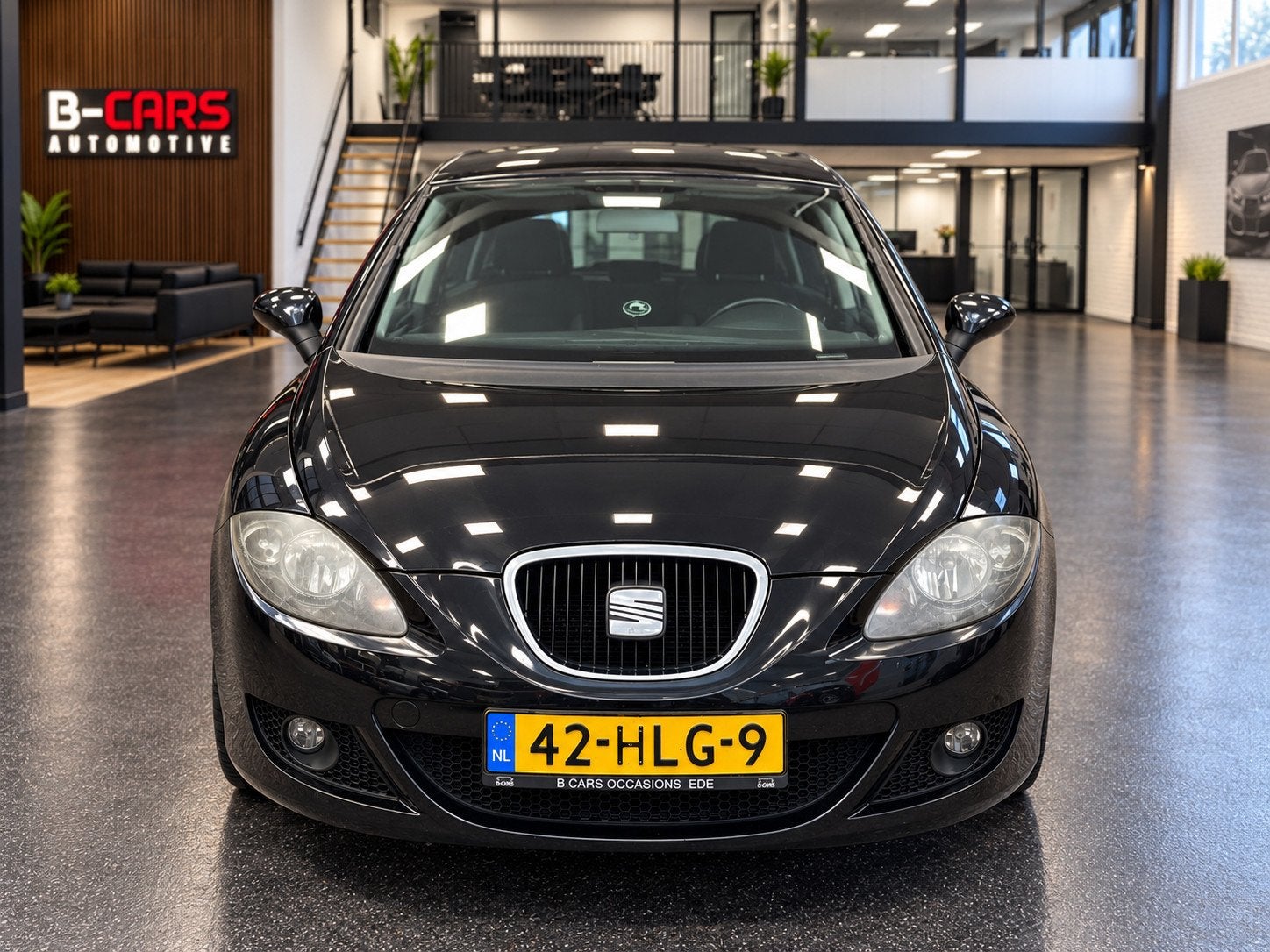 Seat Leon 1.6 25 Edition I Airco|Cruisec|Nap|Navi|Carplay, Gebruikt, 4 cilinders, Leon, Zwart