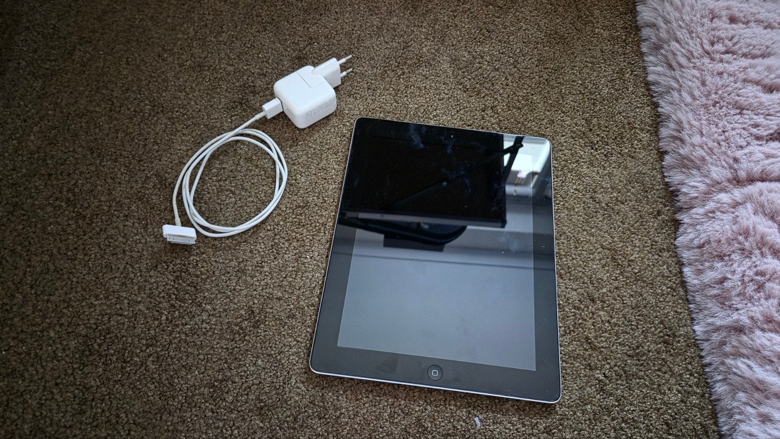 IPad 2 met oplader, 10 inch, Ophalen of Verzenden, Zo goed als nieuw, Apple Ipad