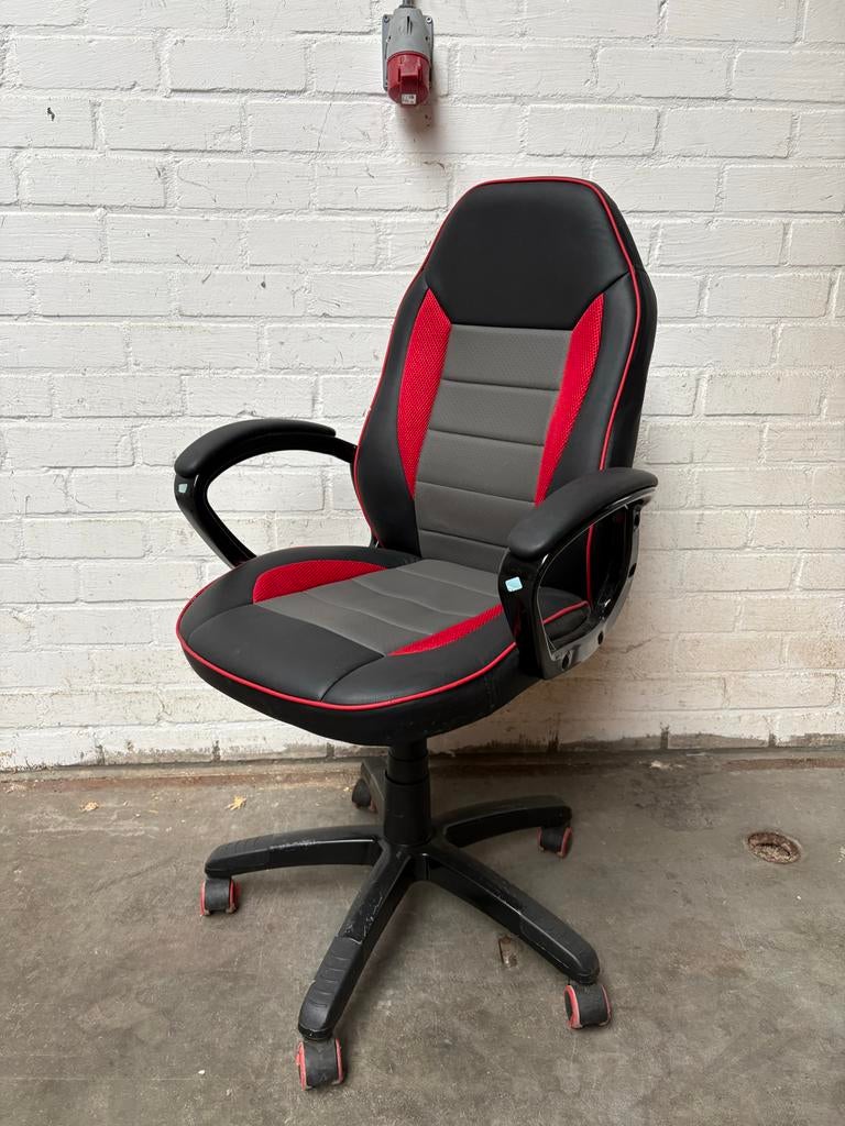 Gaming Bureaustoel Zwart/Rood - Comfortabel en Ergonomisch, Huis en Inrichting, Ophalen, Gebruikt, Zwart, Bureaustoel