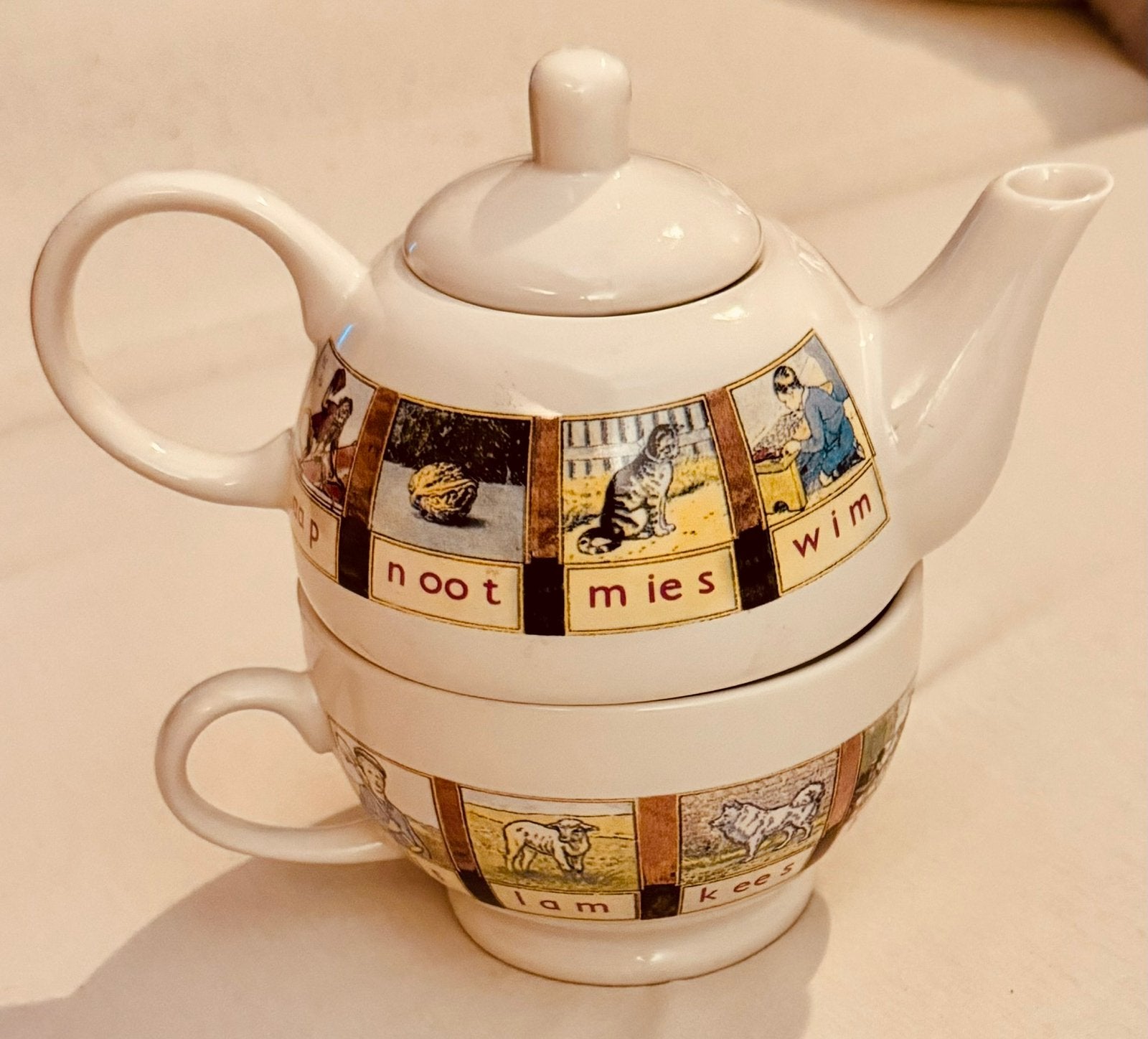 "Aap Noot Mies" Tea for One Set – Theepot en Kopje (Jetses), Keramiek, Nieuw, Ophalen of Verzenden, Overige stijlen