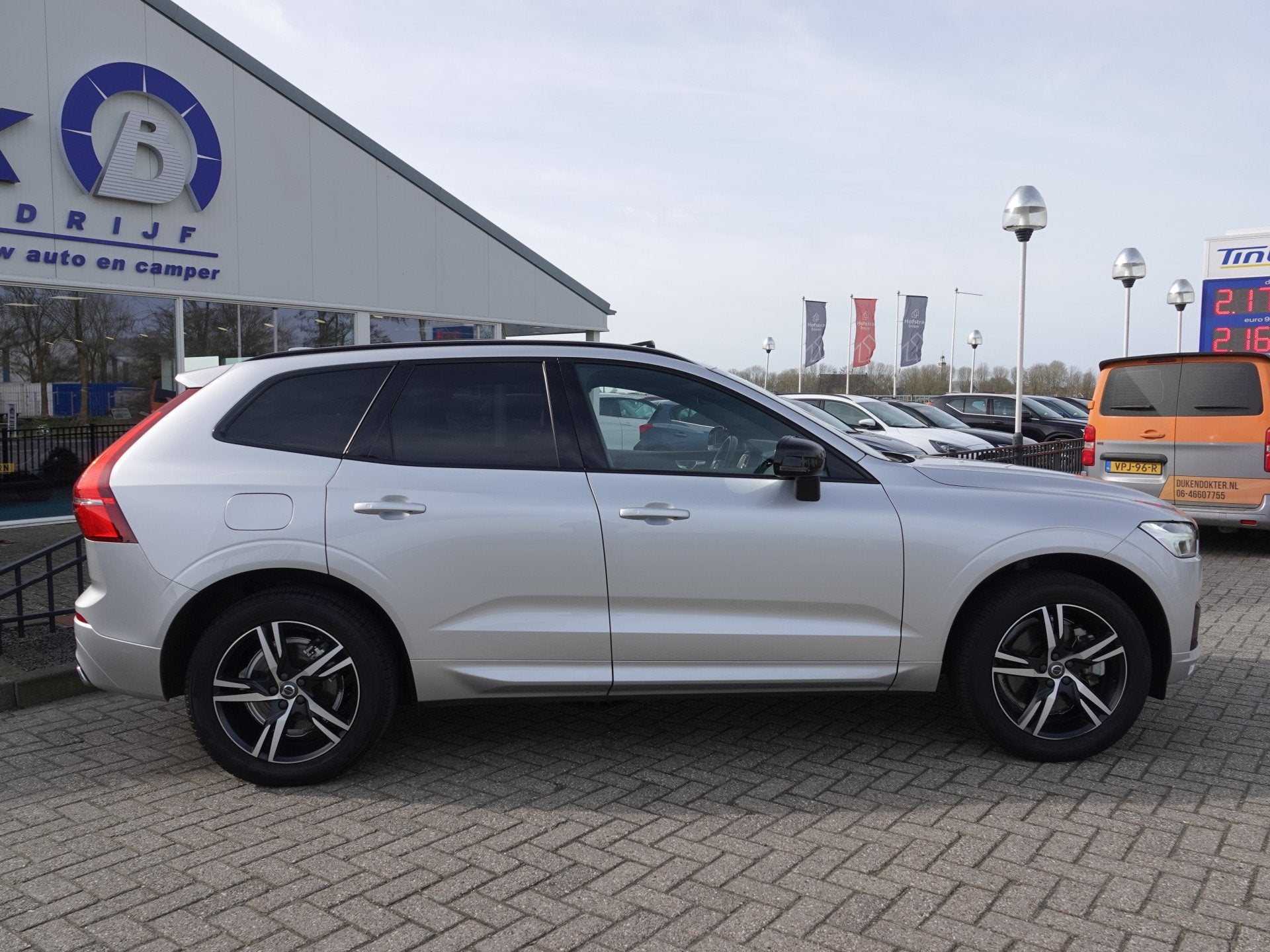 Volvo XC60 2.0 Recharge T6 AWD R-Design PANO | SPORTST. | ME, Auto's, Automaat, Gebruikt, Euro 6, 138 €/maand