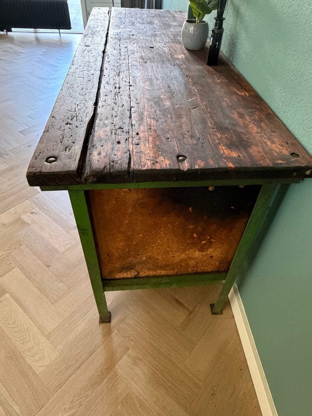 Vintage industriële werkbank/dressoir met opbergruimte, Ophalen