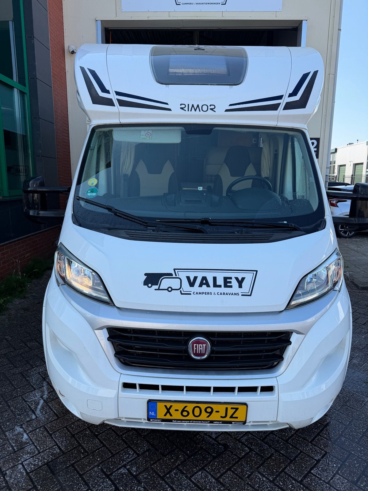 Rimor 4p Camper 2016 hefbed- kleine schades incl inventaris, Caravans en Kamperen, Campers, Ringverwarming, Fiat, 7 tot 8 meter