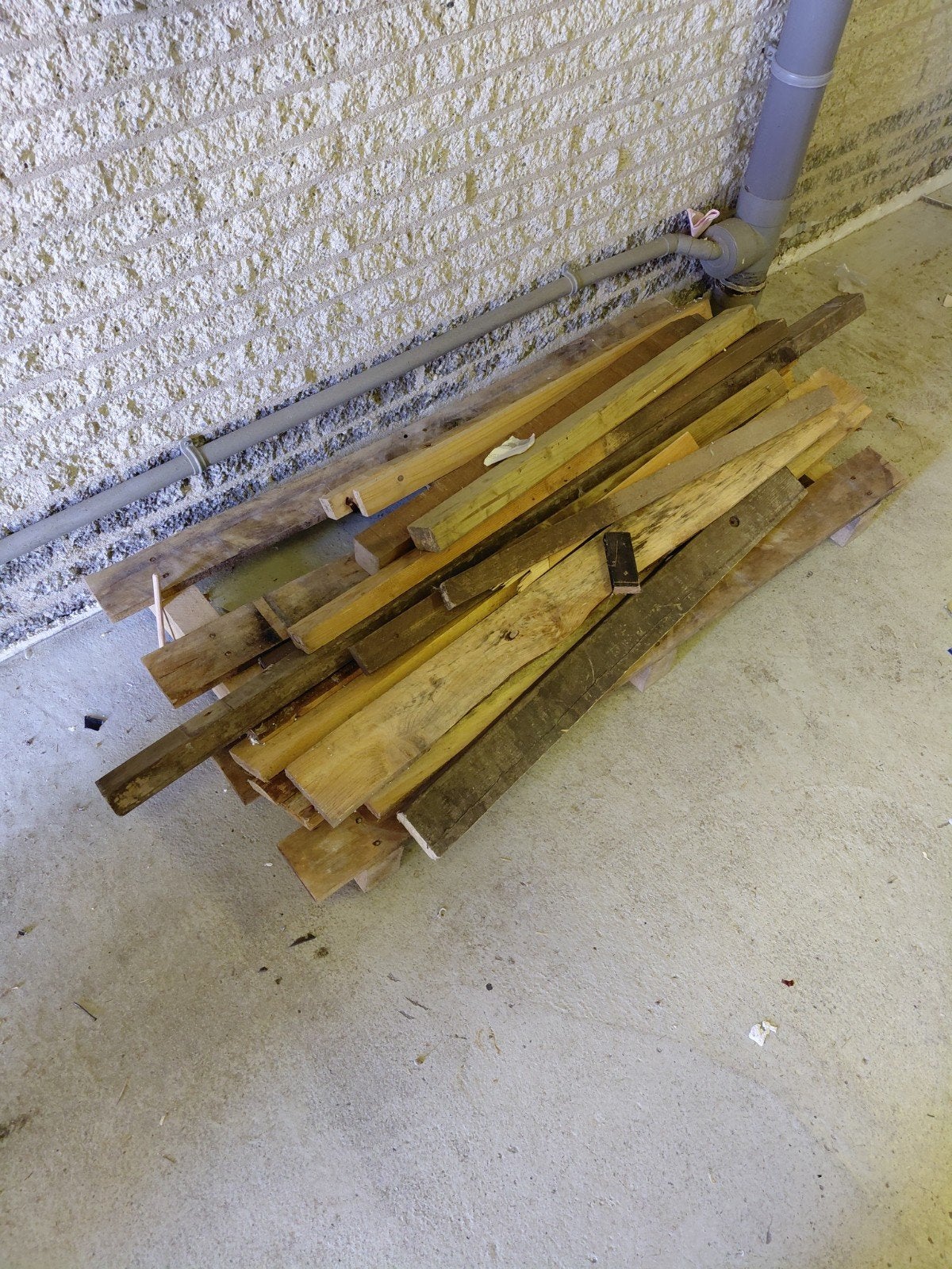Stapeltje brandhout op pallet - Gratis af te halen, Ophalen