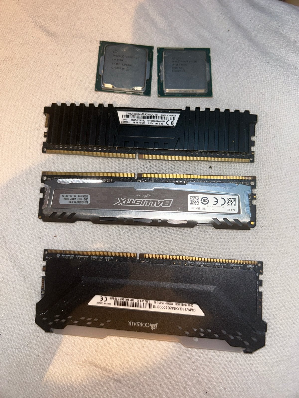Intel Core i5-4590s en i3-7100 Processors en geheugen sticks, Computers en Software, Processors, Ophalen of Verzenden, Gebruikt