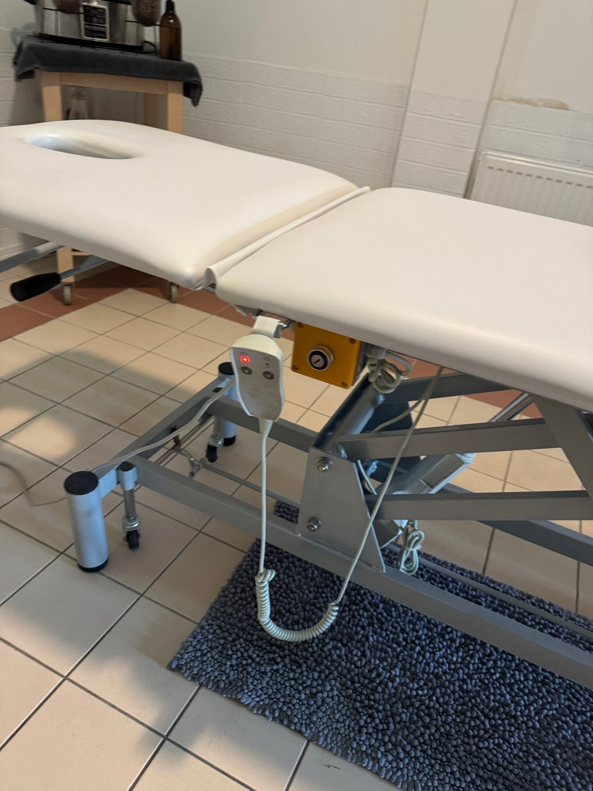Nette, goed werkende elektrische massagetafel, Sport en Fitness, Massageproducten, Ophalen of Verzenden, Gebruikt, Massagetafel