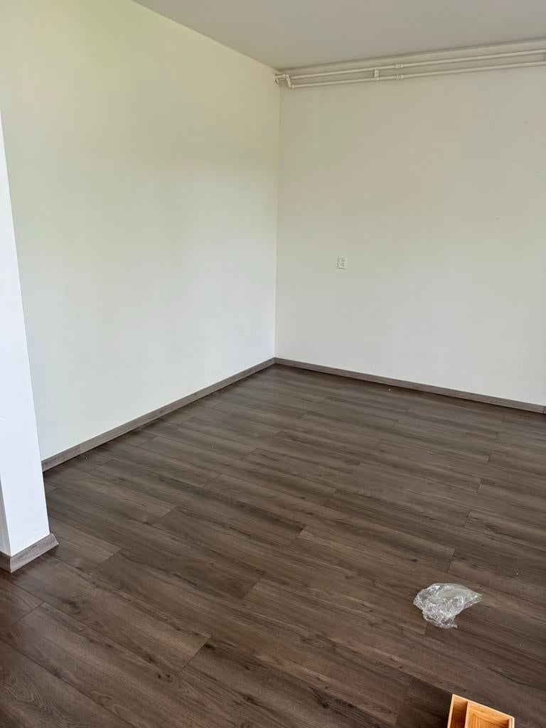 Nette laminaatvloer met ondervloer en plinten - 70m2, Ophalen, Gebruikt, Bruin, 50 tot 75 m²