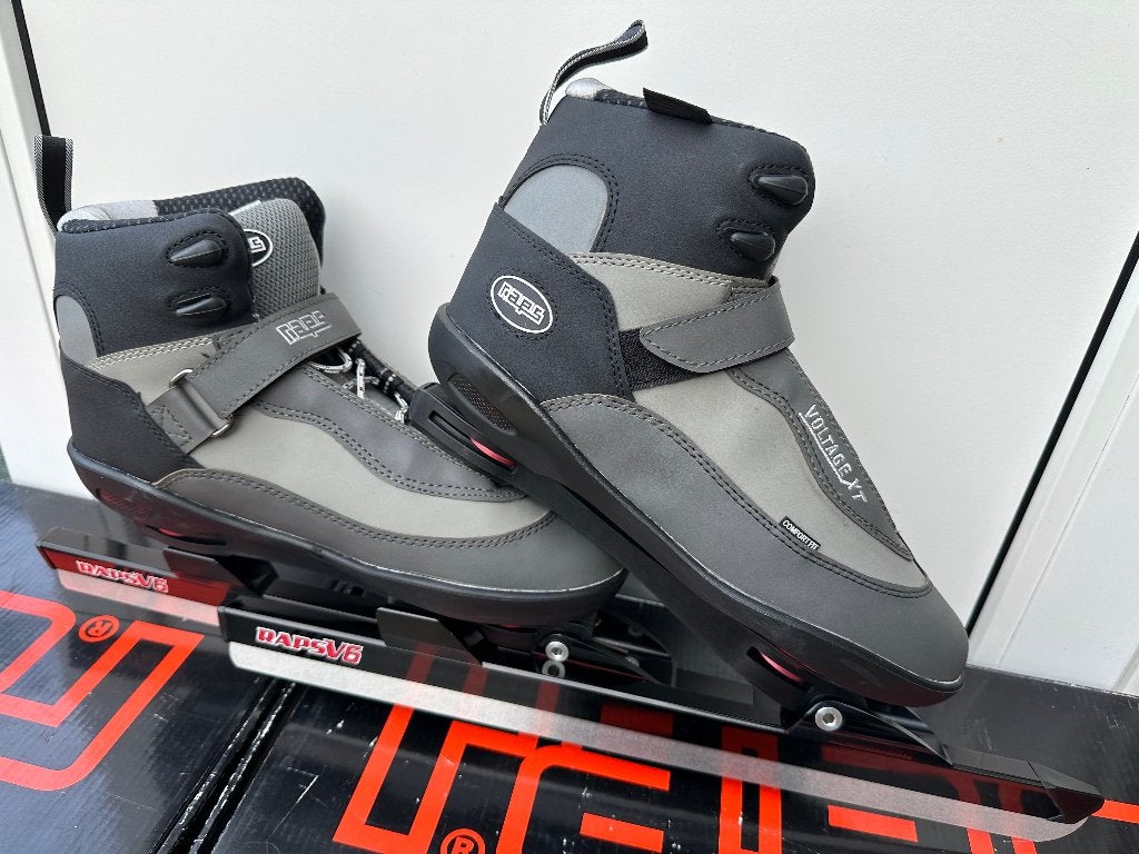 NIEUW !! Raps Voltage XT V6 Klap-Noor. SB Maat: 44 En 45. !!, Klapschaats, Combinoren, Nieuw, Ophalen of Verzenden