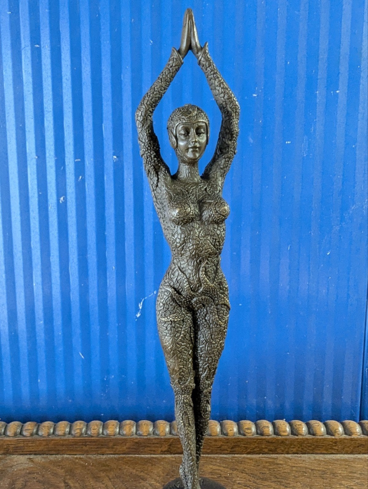 Bronzen beeld van dancerese op marmeren sokkel, gesigneerd, Antiek en Kunst, Ophalen of Verzenden, Brons, 20 - 50 cm, Beeld