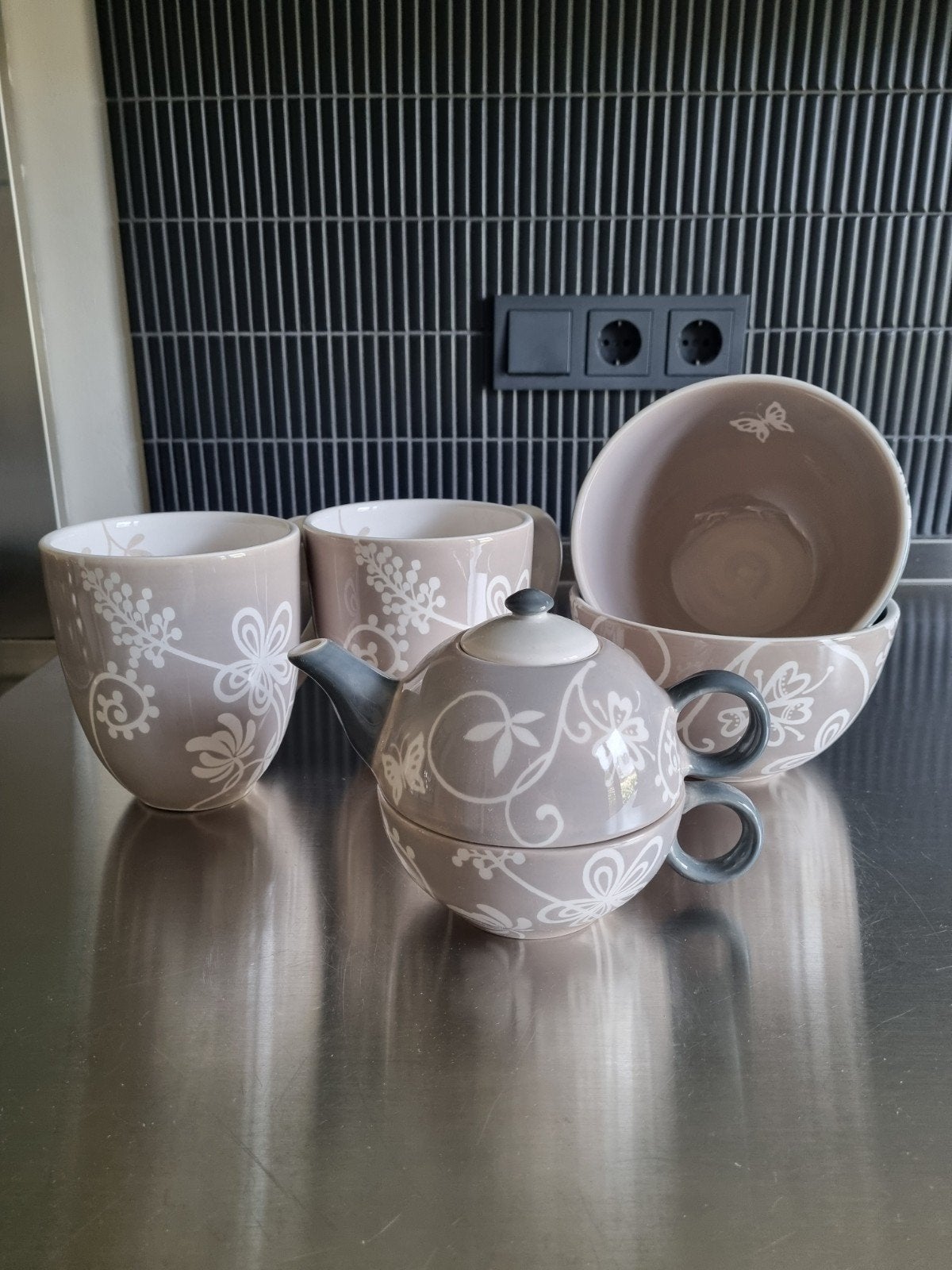 Riverdale servies set: 2 kommen, 2 mokken. 1 theepot/-kop, Ophalen, Zo goed als nieuw, Kom(men), Overige stijlen