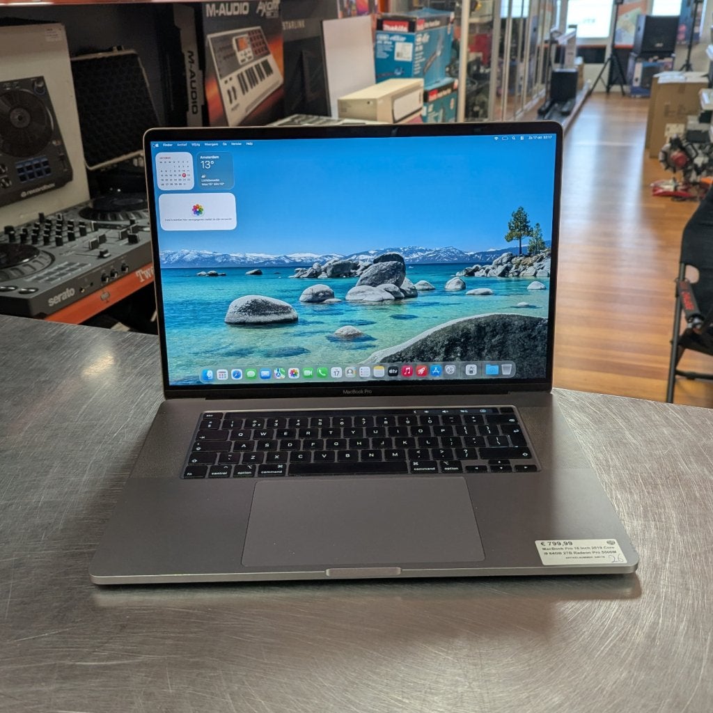 MacBook Pro 16 Inch 2019 Core i9 64GB 2TB Radeon Pro 5500M, Apple, Zo goed als nieuw, Support@apple.com, One Apple Park Way
Cupertino, CA 95014
United States