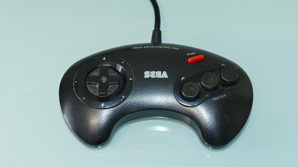 SEGA 1650-50 3-button controller – Mega Drive II, Ophalen of Verzenden, Zo goed als nieuw, Met 1 controller, Mega Drive