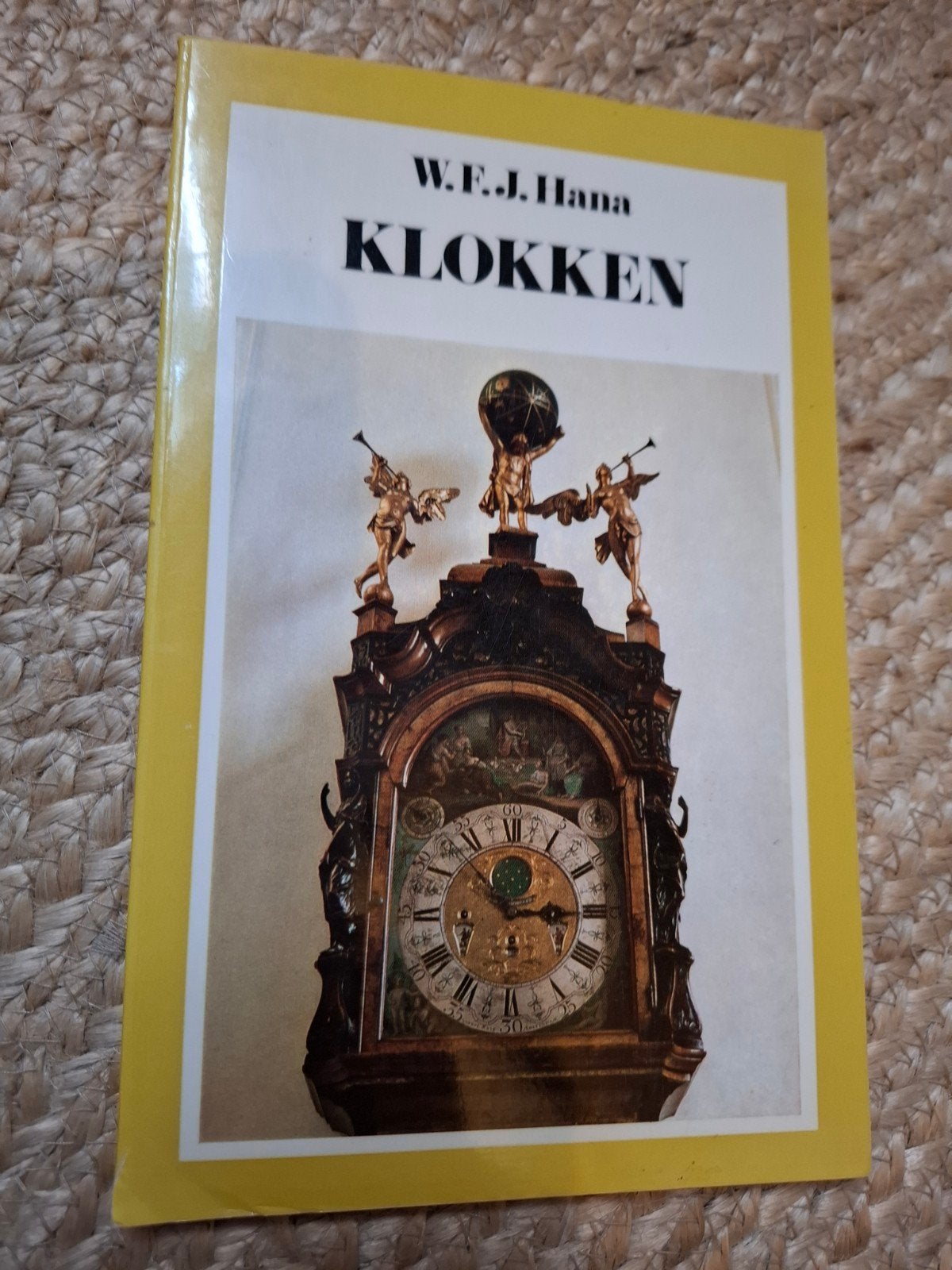 W.F.J. Hana - Klokken (Boek over klokken), Ophalen of Verzenden