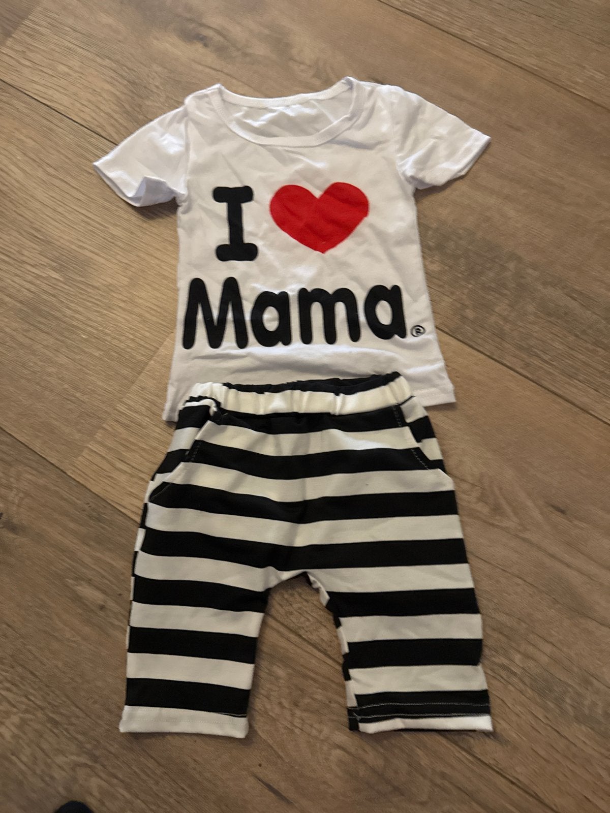 Schattige "I ️ Mama" set voor baby's, Ophalen, Nieuw, Jongetje of Meisje