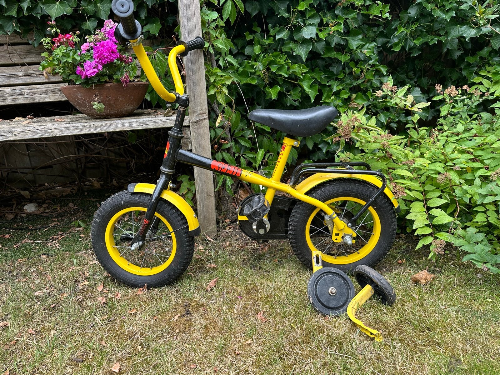 Kinderfiets geel met zijwieltjes - Kiddy, Ophalen, Terugtraprem, Zijwieltjes, Gebruikt