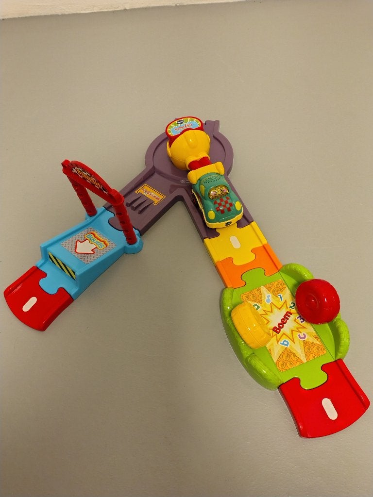 VTech Baby Toet Toet Auto's Lanceerbaan Deluxe - met auto, Ophalen of Verzenden, Zo goed als nieuw, 2 tot 4 jaar