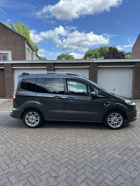 Ford Tourneo Courier 1.0 Ecoboost (Lees beschrijving..), Voorwielaandrijving, 100 pk, Parkeersensor, 19 km/l