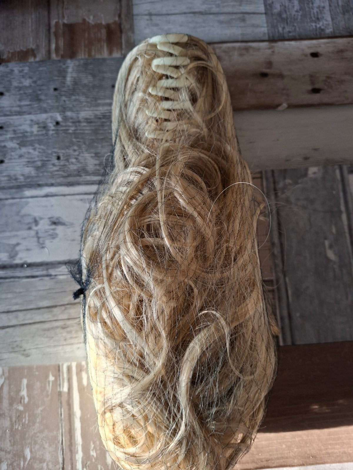 Blonde haar klem met krullen, Ophalen of Verzenden, Zo goed als nieuw, Haarspeld