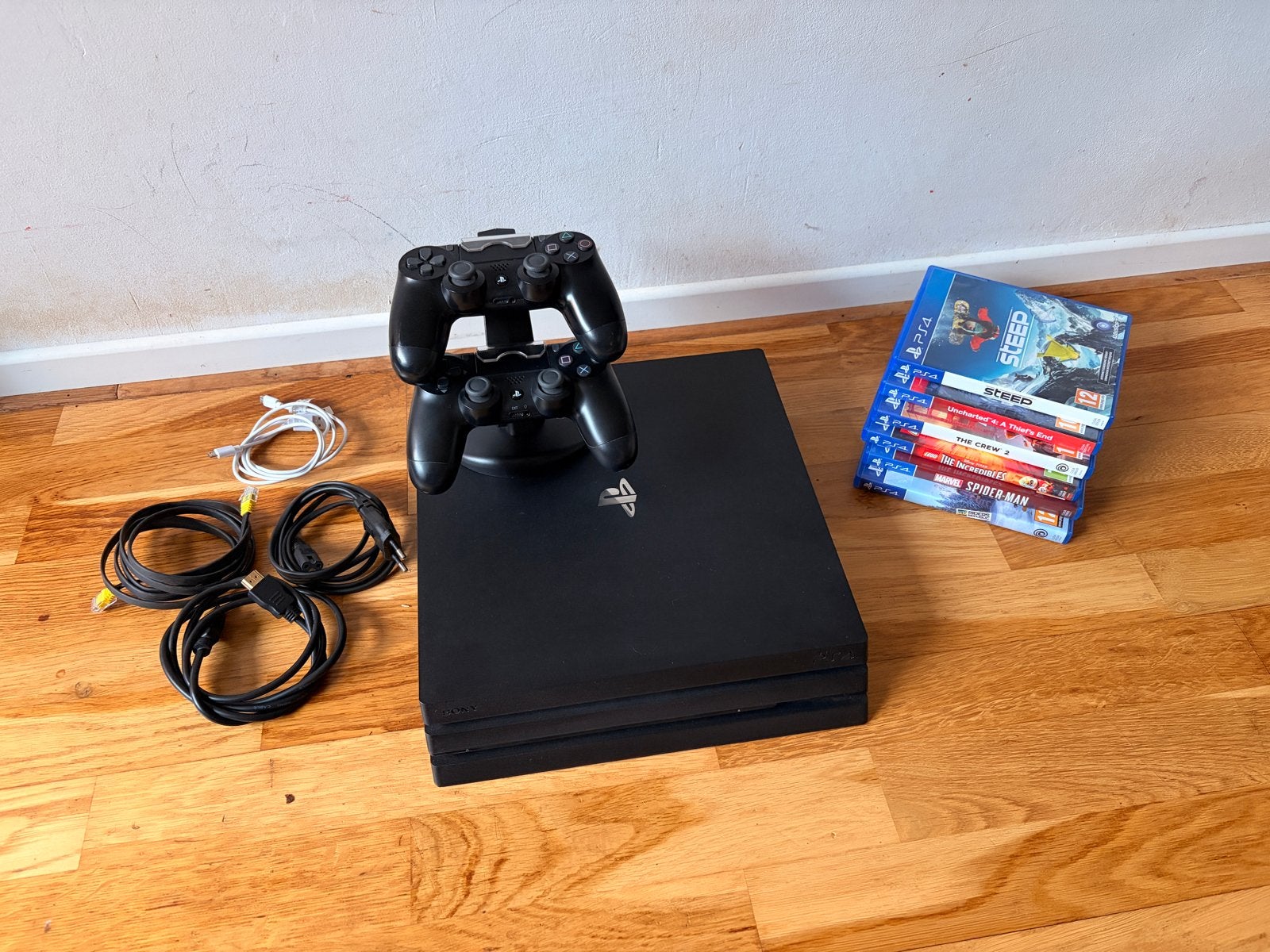 PlayStation 4 Pro met 2 controllers en 6 games, Met 2 controllers, Ophalen of Verzenden, Pro, Gebruikt