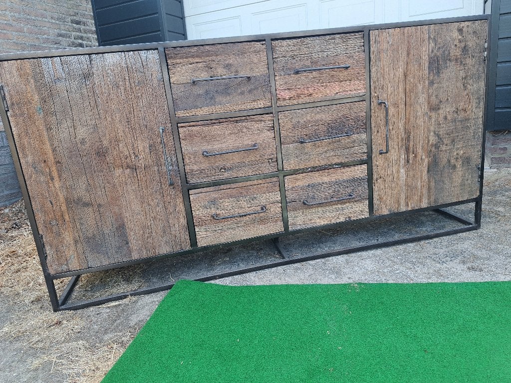 Foto 9 van Stoere Moderne Rubuuste en Landelijke Meubels