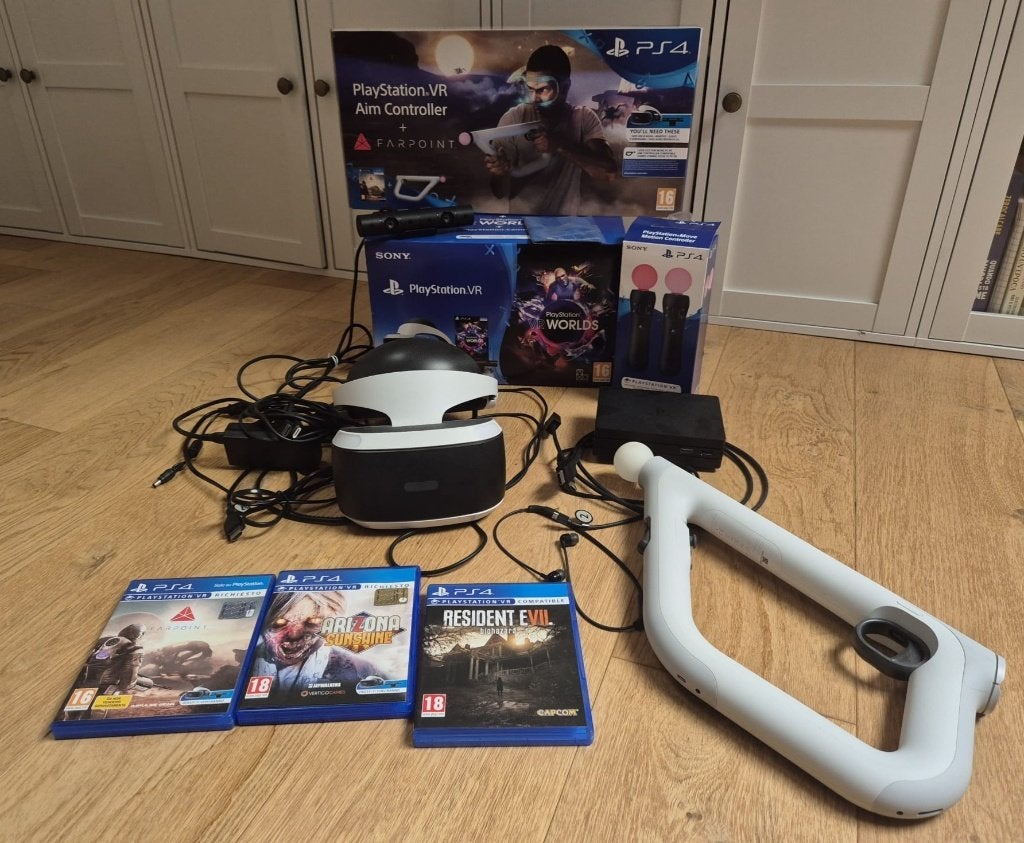 PlayStation VR, Aim Controller, 2 Move Controllers, 3 games, Spelcomputers en Games, Virtual Reality, Gebruikt, Sony PlayStation