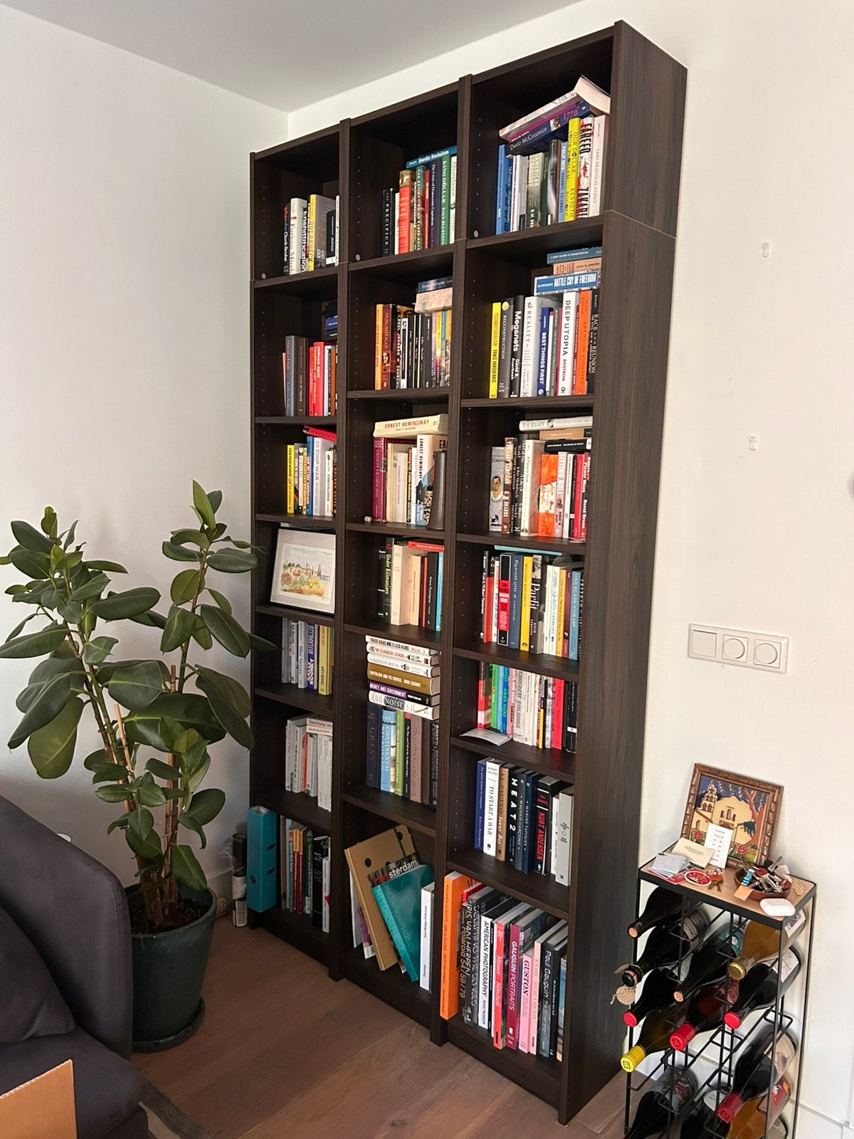 Donkerbruine boekenkast Billy IKEA met verhoging, Ophalen, Met plank(en), 200 cm of meer, 50 tot 100 cm